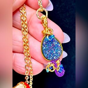 💕💜Gorgeous druzy necklace/pendant, purple hues/wire wrapped